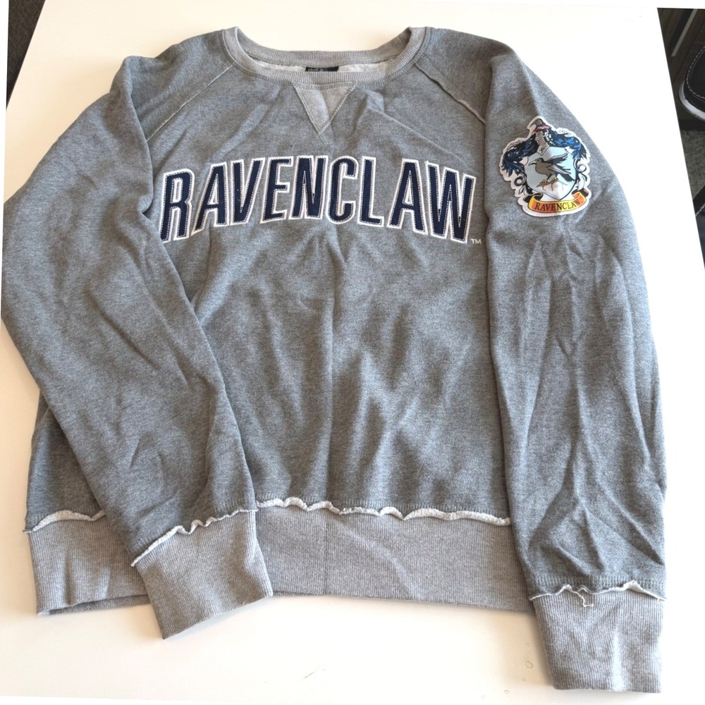 Harry Potter Ravenclaw Sweatshirt Universal Studios Gray Raw Hem Pullover Women